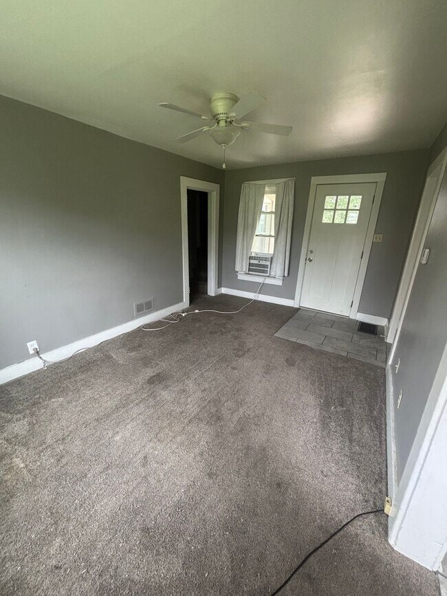 Foto del edificio - 123 E 7th St