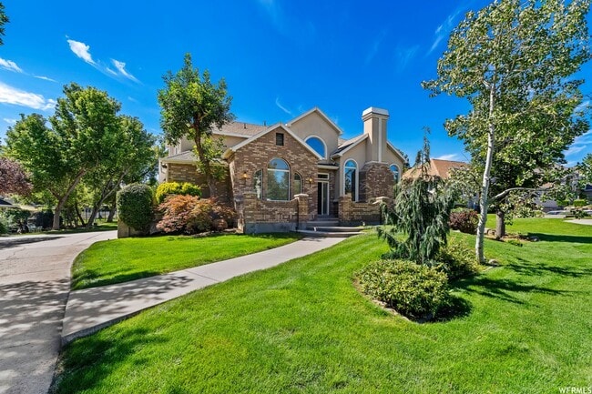 Building Photo - Huge Jordan Canal Rd Home on Half Acre Pro...