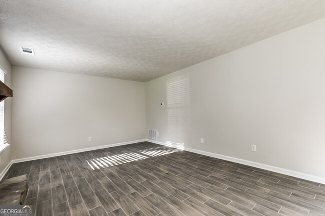 Foto del edificio - 6097 Twin Creeks Ct