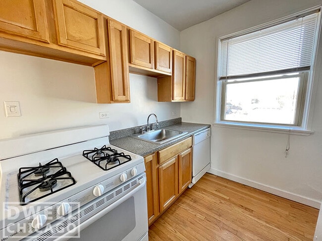 Building Photo - 1426 Farwell W Ave
