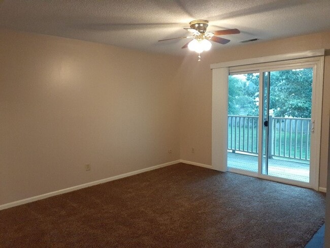 Building Photo - 502 Thorncliff #202, Newport News, VA 23608