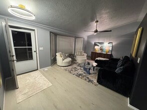 Building Photo - 1431 E Drucker St