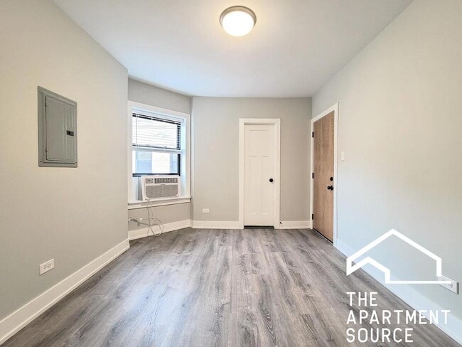 Building Photo - 429 W Belden Ave