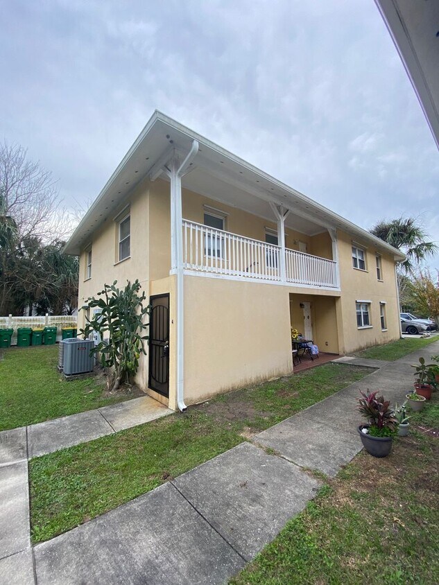 Primary Photo - Beautiful 2/1B all tiled 2nd floor condo i...