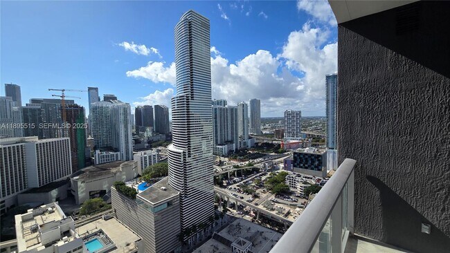 Foto del edificio - 151 SE 1st St