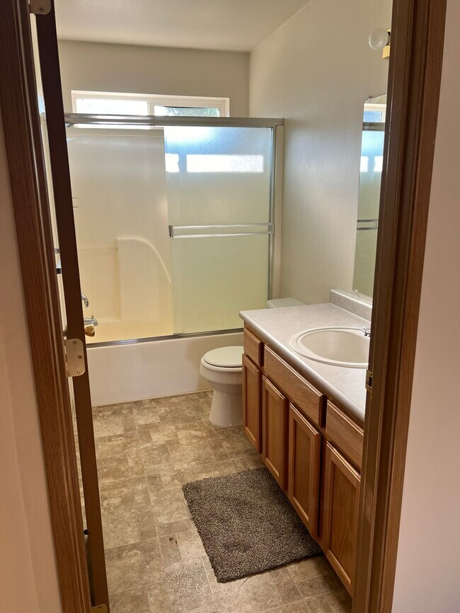 baño completo - 5557 Glenridge Way