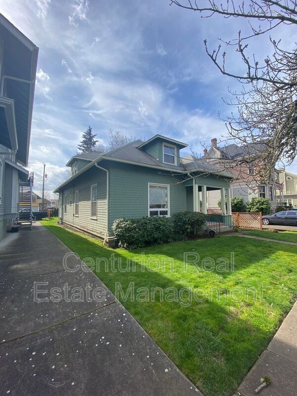 Building Photo - 1358 Chemeketa St NE