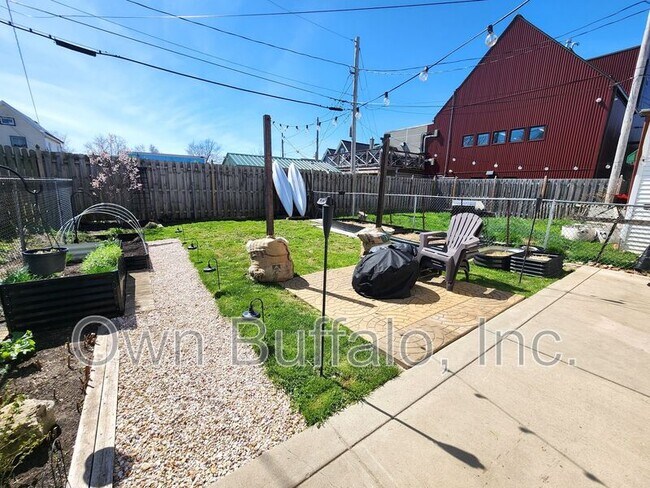 Building Photo - 116 Brayton St