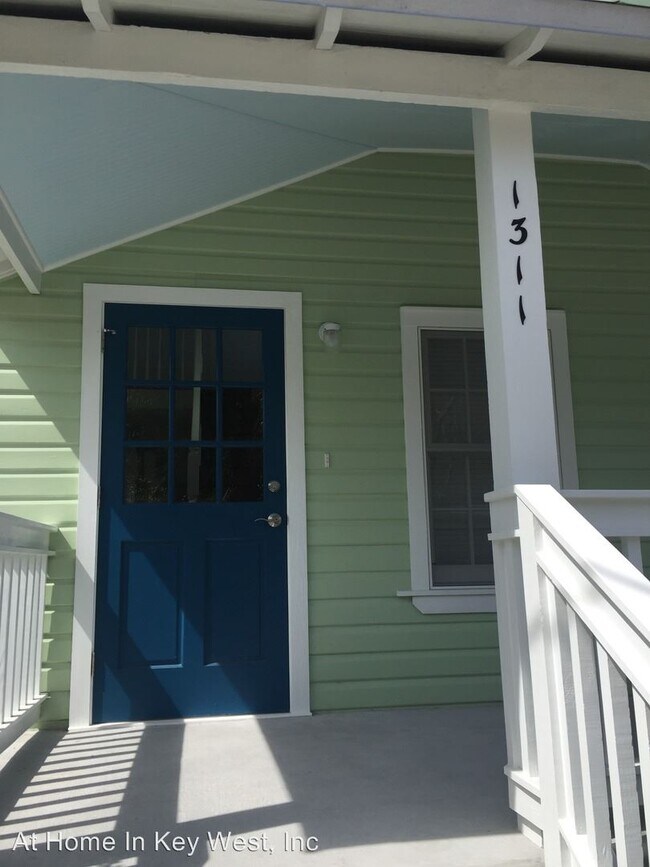Building Photo - 2 br, 2.5 bath House - 1311 Pine Street