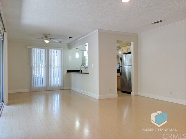 Building Photo - 215 Red Oak Dr W
