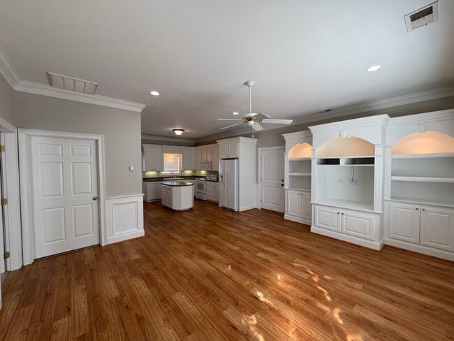 Building Photo - 604 Melton St