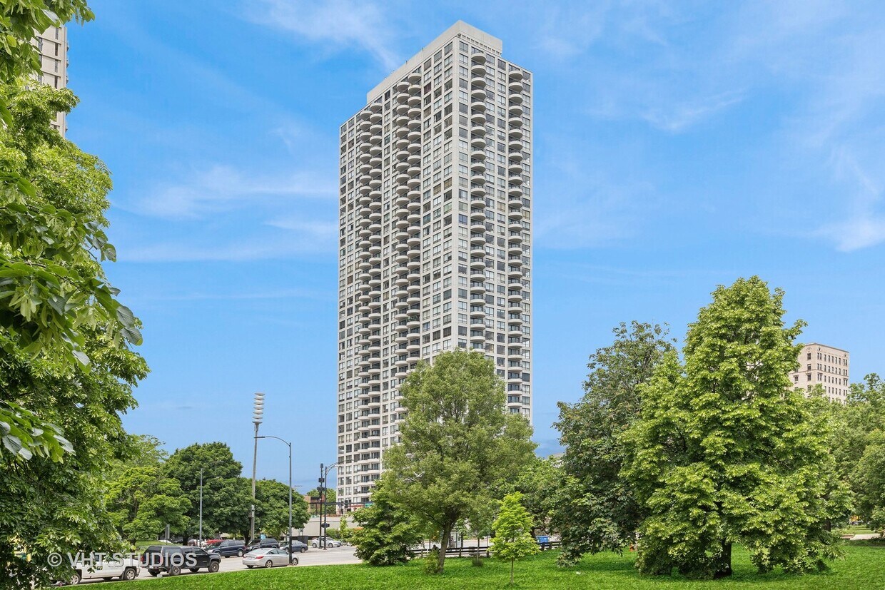 Primary Photo - 2020 N Lincoln Park W