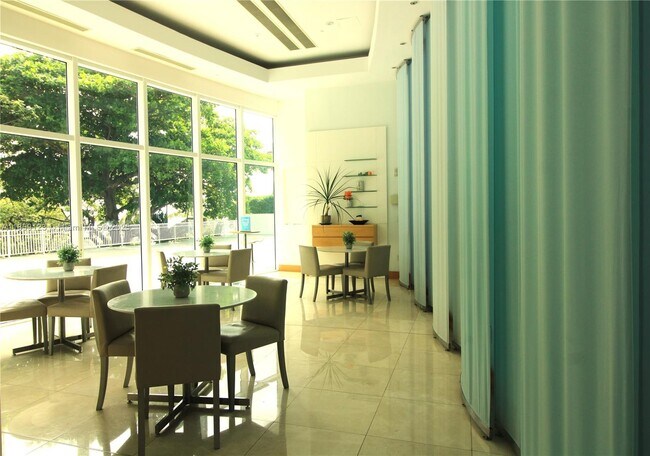 Building Photo - 2101 Brickell Ave