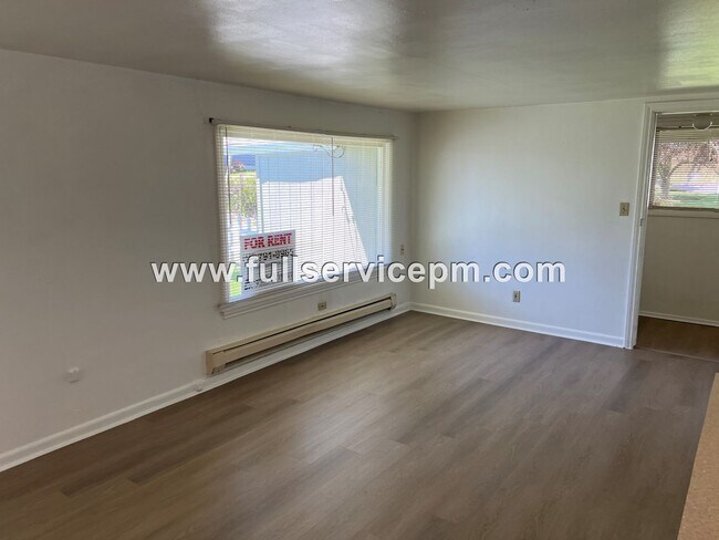 Foto del edificio - 9101 Corbin Dr