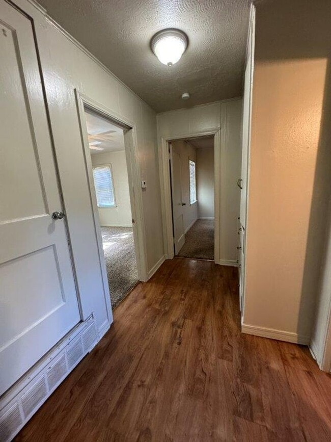 Building Photo - 3013 Shirley Ln