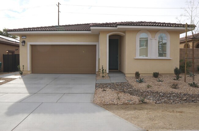 Building Photo - 73621 Travers St
