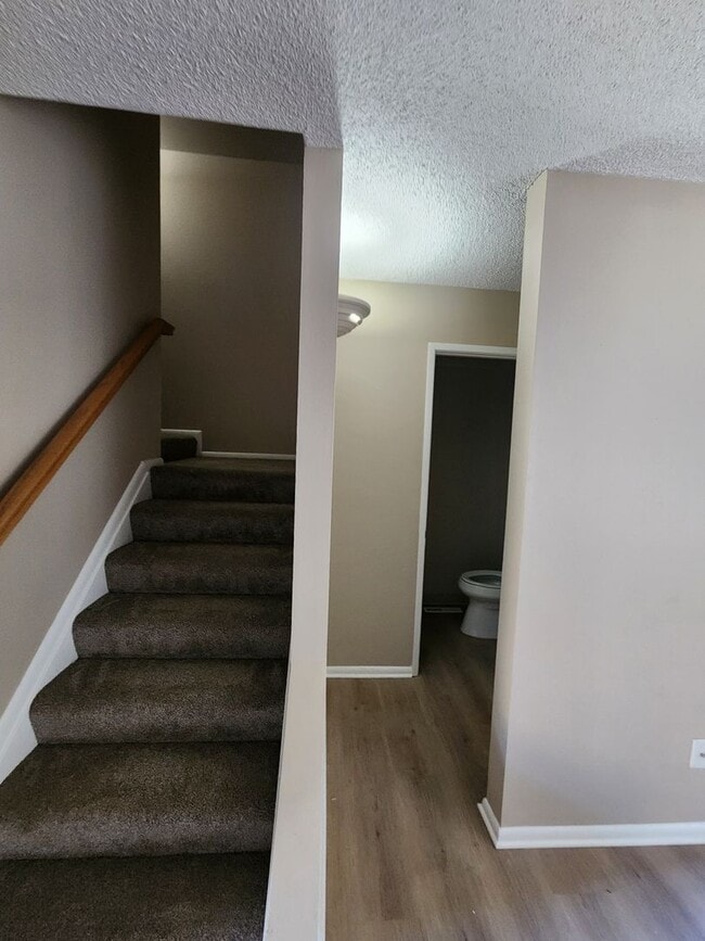 Foto del edificio - 8712 Mariposa St