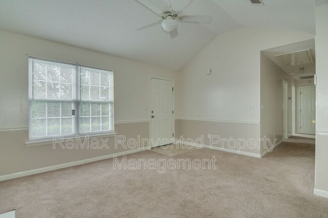 Building Photo - 2816 Bennington Dr