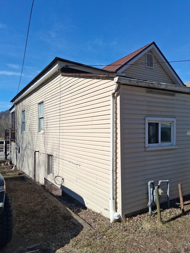 Building Photo - 2210 Marshall St