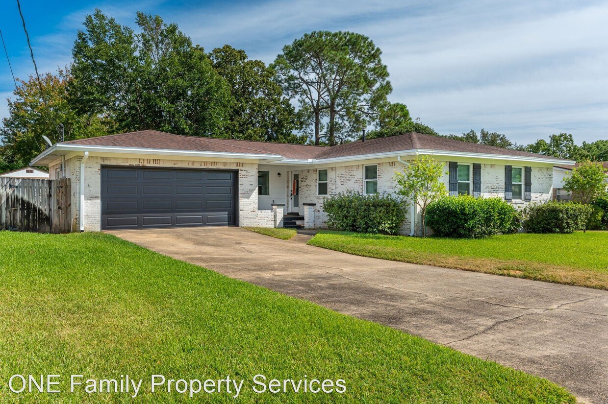 Primary Photo - 3 br, 2 bath House - 149 Brewer Cir