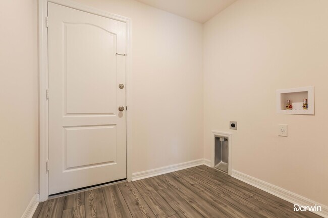 Foto del edificio - 2441 Colonade Ln
