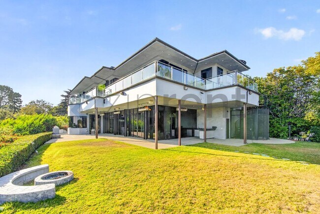 Building Photo - Unit