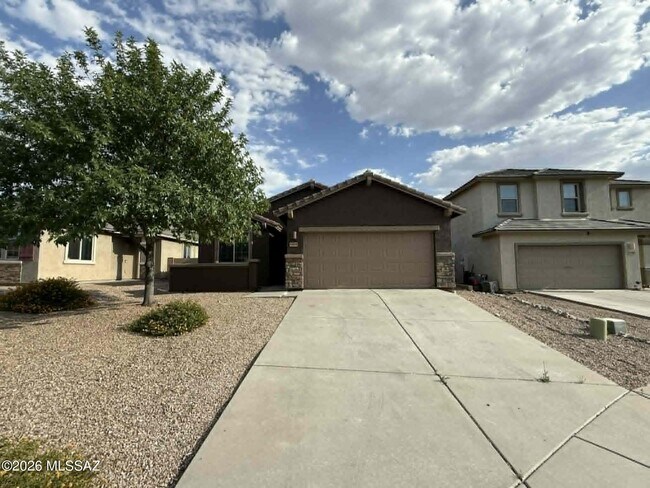 Building Photo - 10450 S Cutting Horse Dr