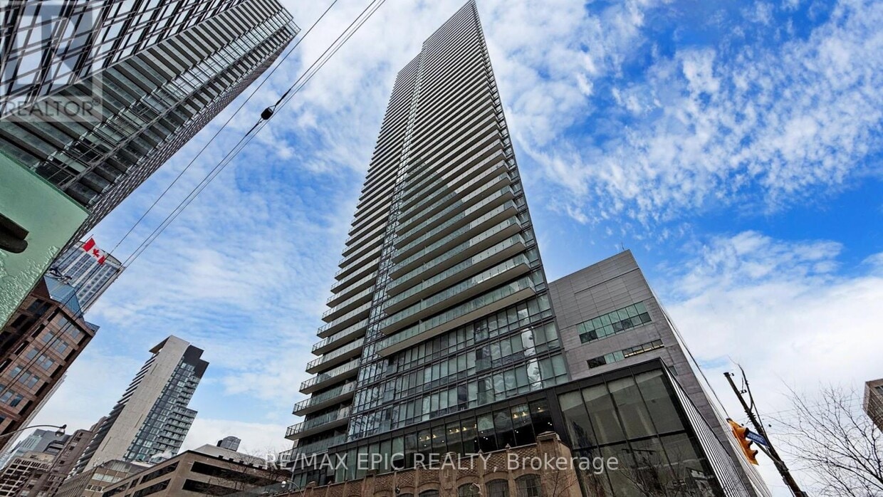 Photo principale - 832-3832 Bay St.