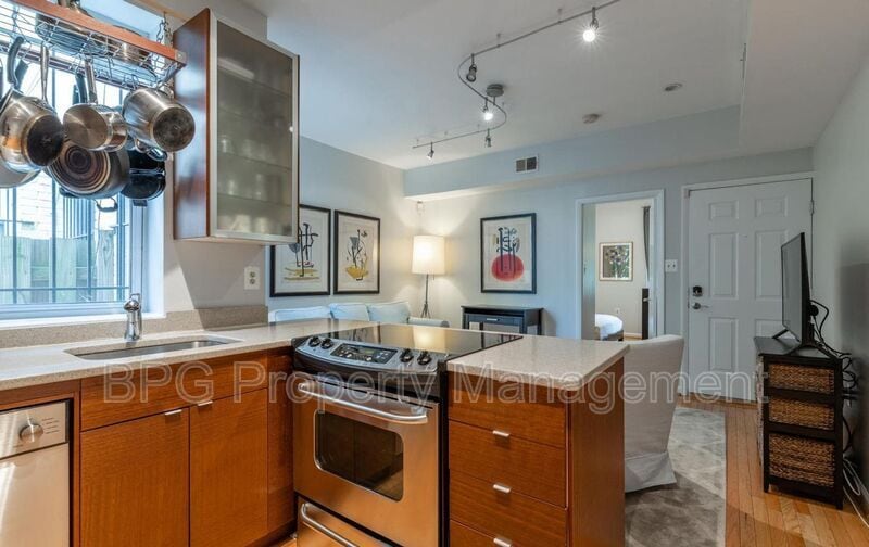 Foto principal - 1512 10th St NW