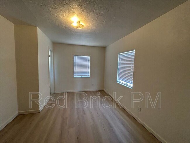 Foto del edificio - 2260 Glen Ave