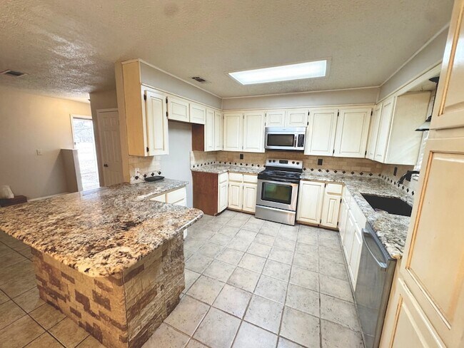 Building Photo - 200 Cedar Ln