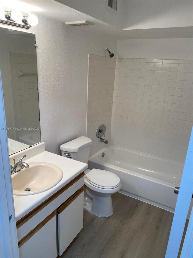 2627 NW 33rd St Unit 2208, Oakland Park, FL 33309 Condo for Rent in