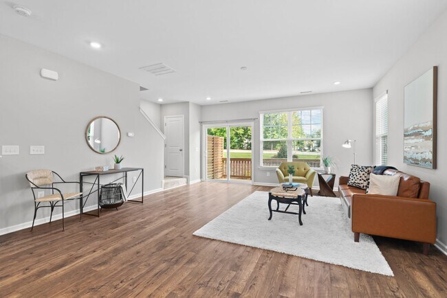 Foto del edificio - 1136 Commack Dr