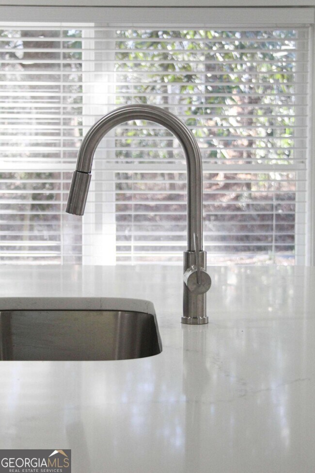 Foto del edificio - 970 Bates Rd