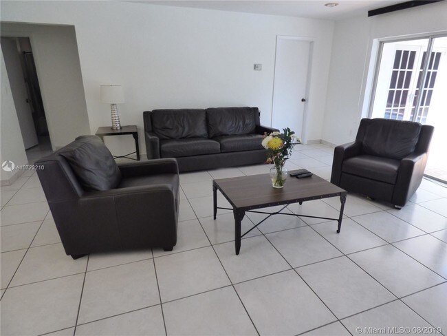 Foto del edificio - 2040 NE 202nd St