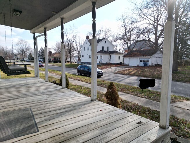 Foto del edificio - Large home close to downtown