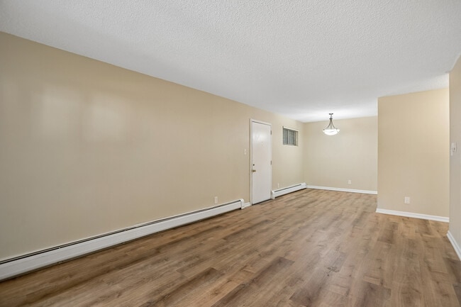 Building Photo - 2855 S Monaco Pky