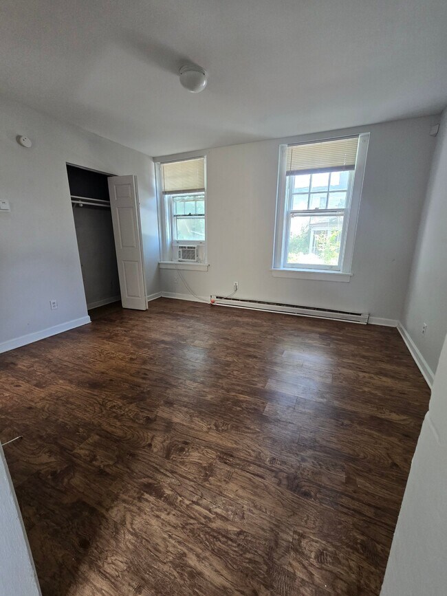 Foto del edificio - 1022 Maplewood Ave