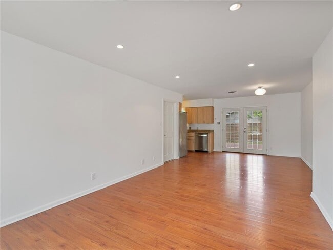 Foto del edificio - 616 Long Bow Ln