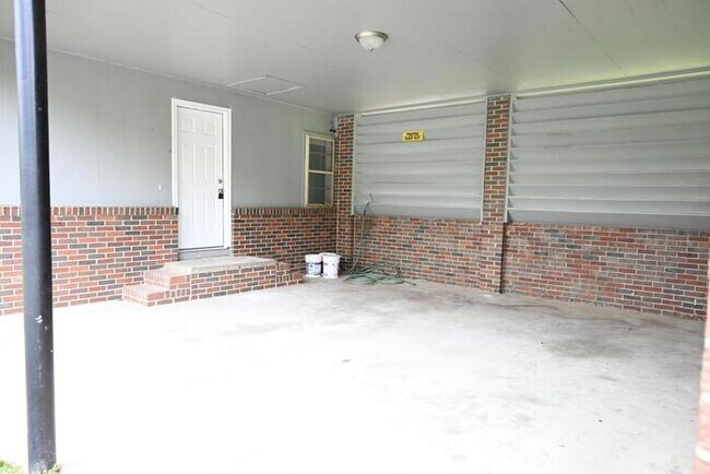 Building Photo - 200 Shaw Ln