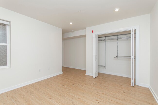 Building Photo - The Gardens on 45th Street