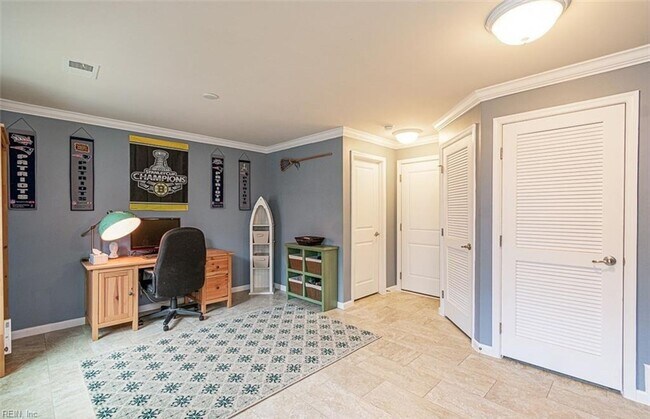 Foto del edificio - Gorgeous Tri-Level Condo