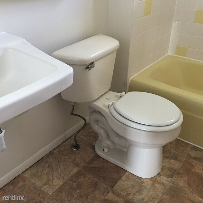 Foto del edificio - 2 br, 1.5 bath Townhome - 700 Edwards Ave