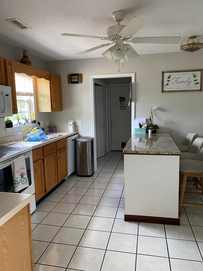 Building Photo - 3008 Tandem Ct