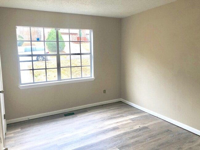Living room - 5272 Dresden Rd