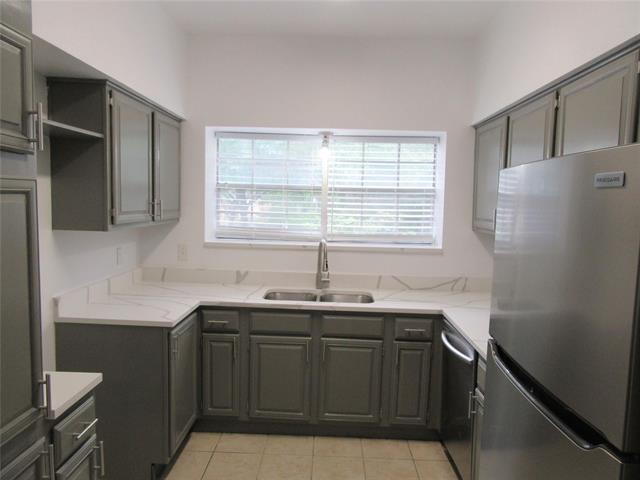 Building Photo - 9801 Royal Ln