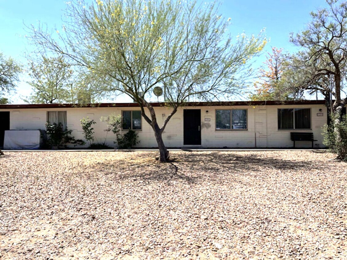 Primary Photo - Central Two Bedroom 1 Bath