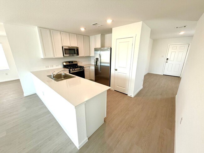 Foto del edificio - **APPLICATION RECEIVED** AVAILABLE NOW! Newly Built 2 Story 4 Bedroom / 2.5 Bath Home w/ Garage!