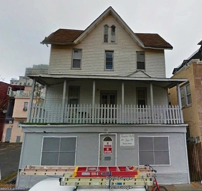Building Photo - Memphis Belle