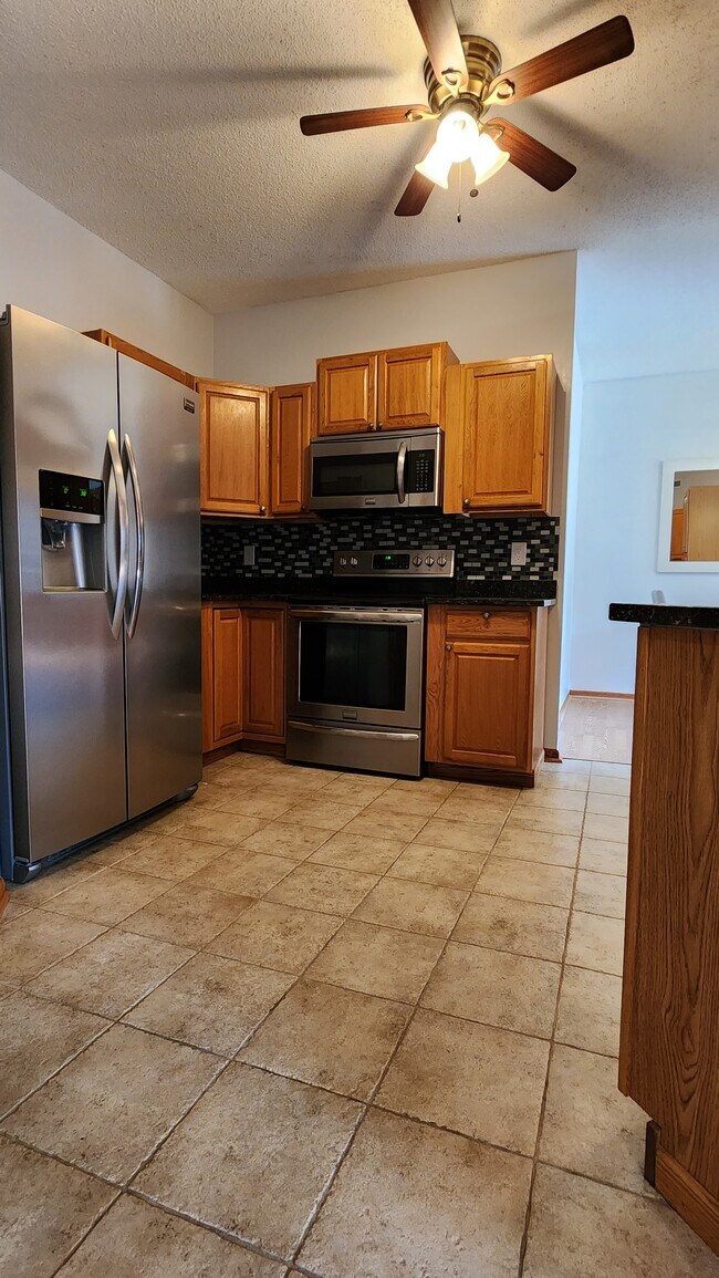 2429 Patricia Dr Unit 2429, Urbandale, IA 50322 Condo for Rent in